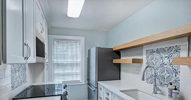Photo - 104 Colville Rd Unit Alson Court
