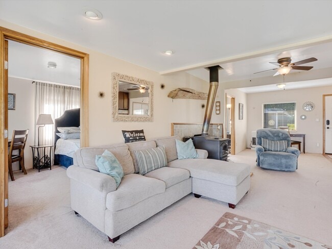 Photo - 5842 Seaside