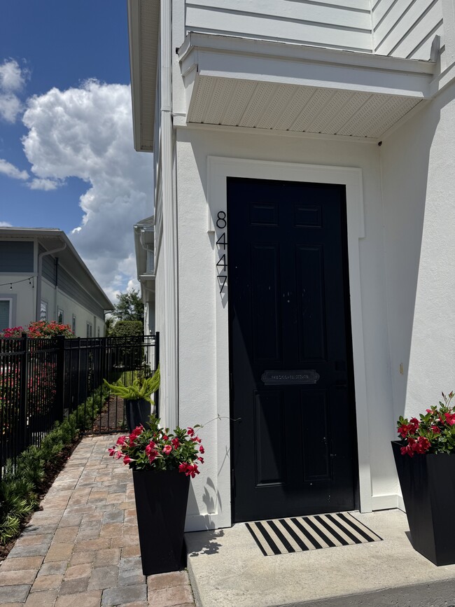 Building Photo - 8447 Rothman Aly Unit 8447