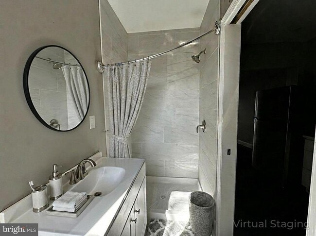 Photo - 6142 Larchwood Ave