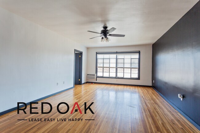 Photo - ~$900 OFF Per Month~ Stunning Three Bedroo... Unidad D