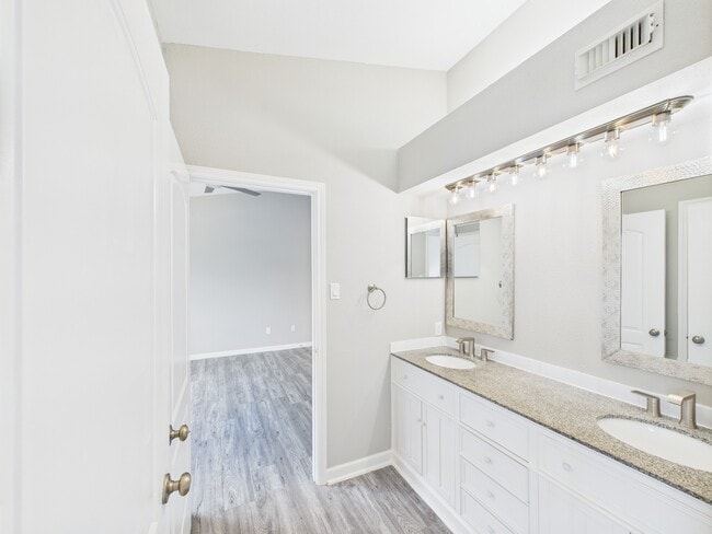 Photo - 8055 Cambridge St Unidad 26