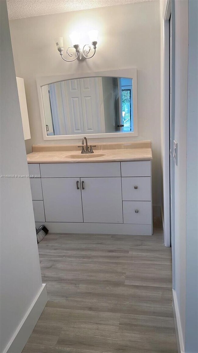 Photo - 334 Lakeview Dr