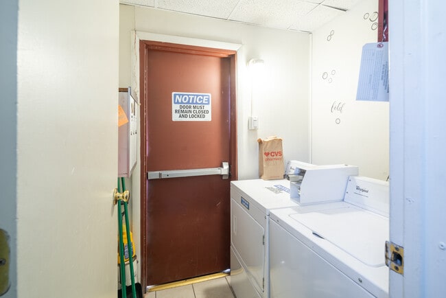 Photo - 2100 Spring St Apartamentos