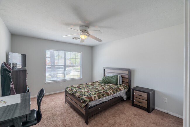 Photo - 914 Parsonfield Ct