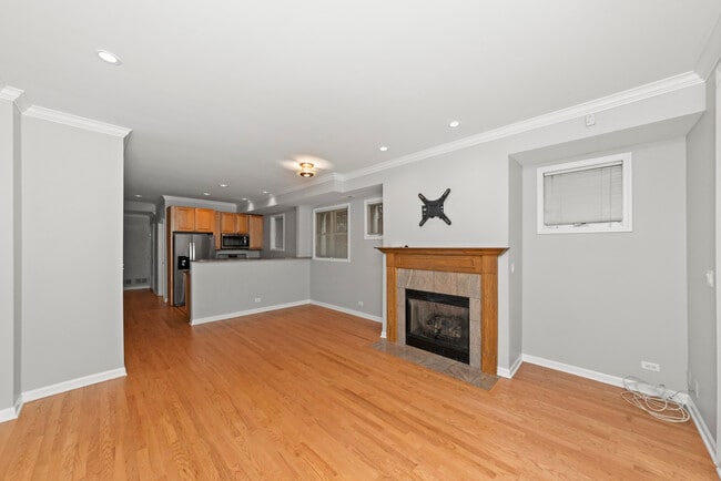 Photo - 540 W Oakdale Ave Unit g