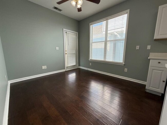 Photo - 1173 Island Pl E