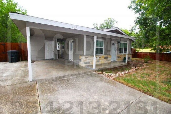 Photo - 205 E Vardeman Ave