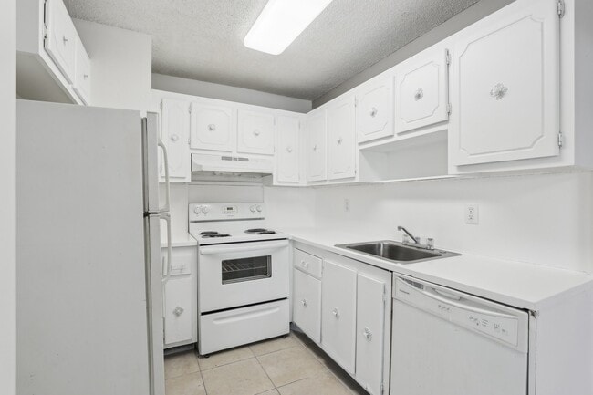 Kitchen - Azure Villas Apartments