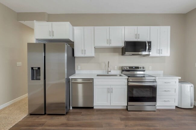Building Photo - 8961 N Cottage Cyn Dr