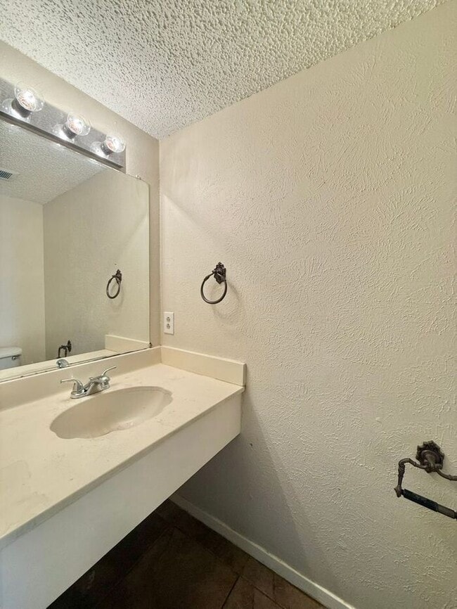 Photo - Tour Today! Spacious 3 Bed, 2.5 Bath Duplex