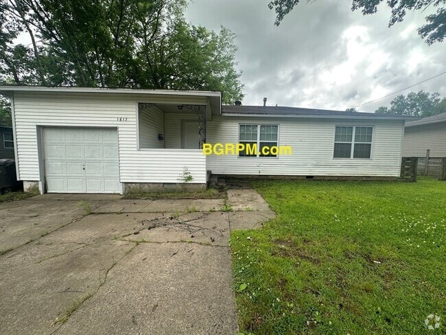 Building Photo - 3 BD, 1 1/2 BA, Home in Jacksonville