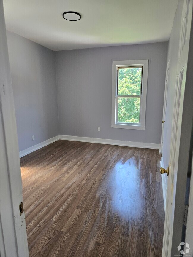 Building Photo - 289 Division St Rental