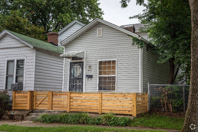 Building Photo - 933 Vine St Rental