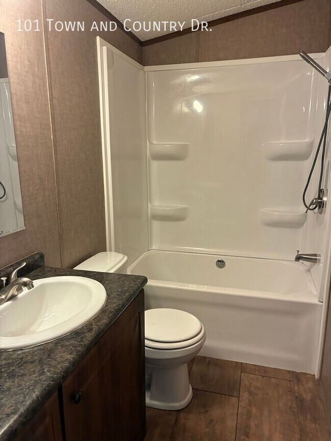 Photo - 101 Town and Country Dr