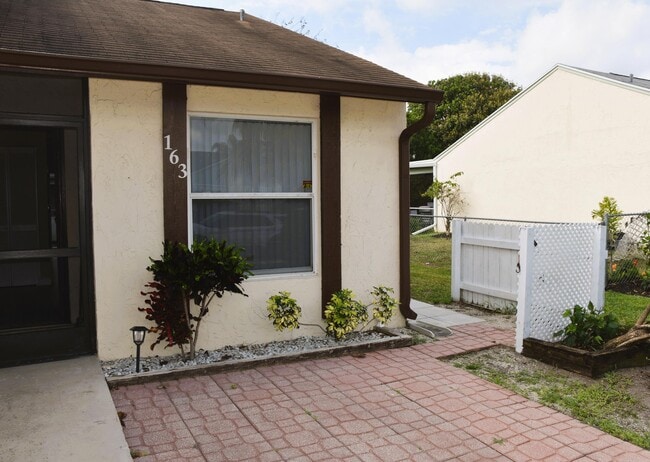 Photo - 163 Pinewood Ct