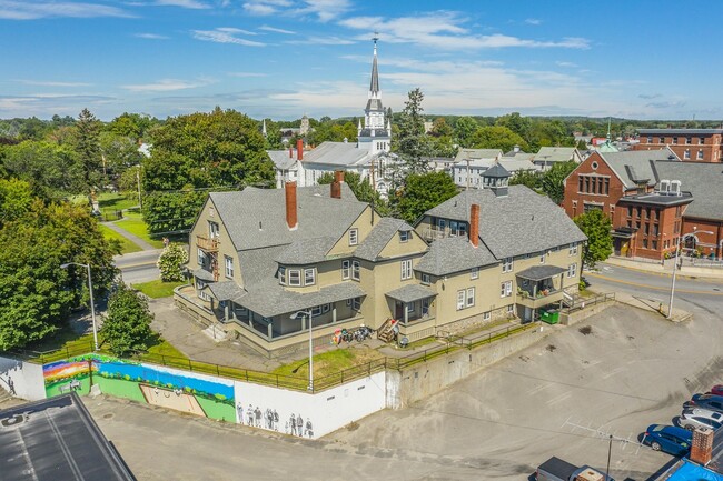 Lombard Estate - Lombard Estate Apartments