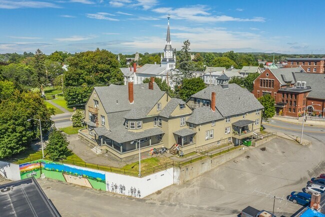 Building Photo - Lombard Estate Rental