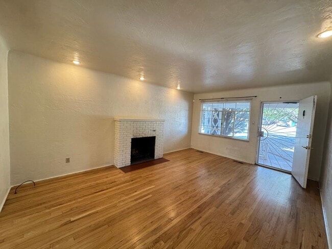 Photo - Stunning Nob Hill Bungalow!