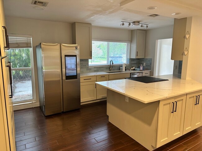 825 Buttonwood Rd
