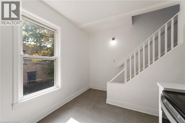 Photo - 934 Barton St E Unit 2