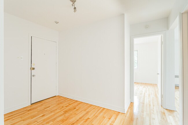 Photo - 5900 Chambord