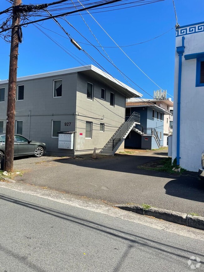 Building Photo - Moiliili - Hausten St - 2 Bdrm/1 Bath/No P... Rental