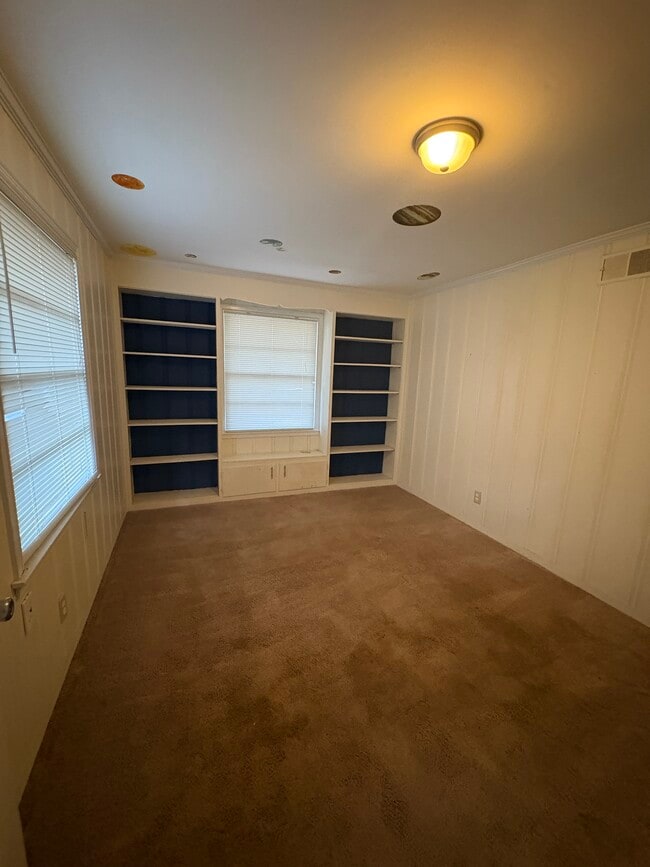 Photo - 913 Hillman St