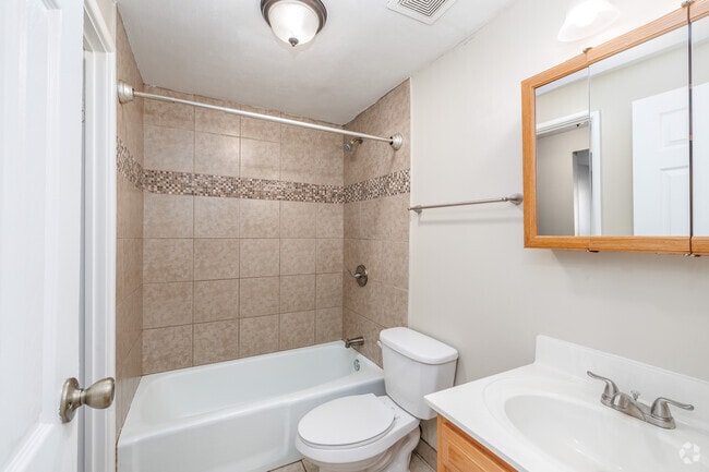 1BR, 1BA - 750SF - Bathroom