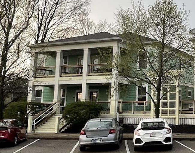 Photo - 421 E Hillside Dr