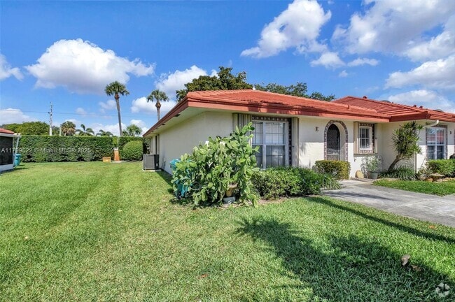 Building Photo - 1472 SW 26th Ave Rental