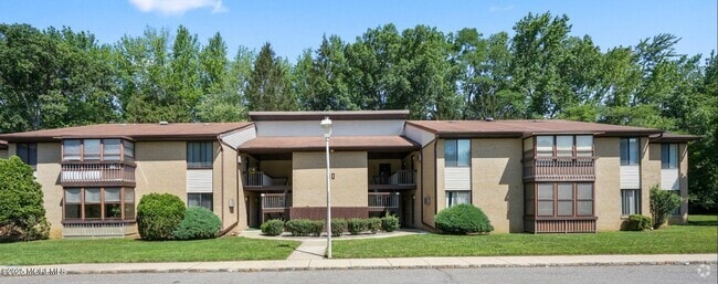 Building Photo - 60 Amberly Dr Rental