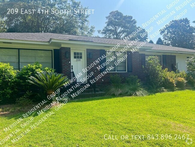 Building Photo - 3 bedroom / 2 bath home ~ Downtown Summerv...