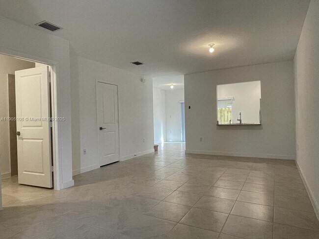 Photo - 441 NE 5th Terrace