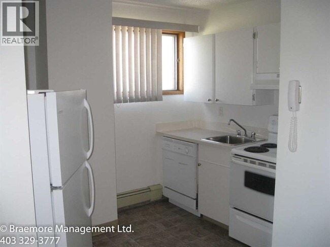 Photo - 21 Berkeley Pl W