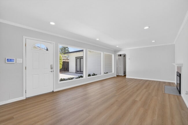 Photo - 3814 Clough Ave