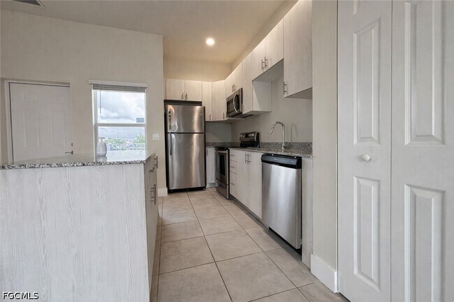 Photo - 3325 SW 8th Pl Unidad 106