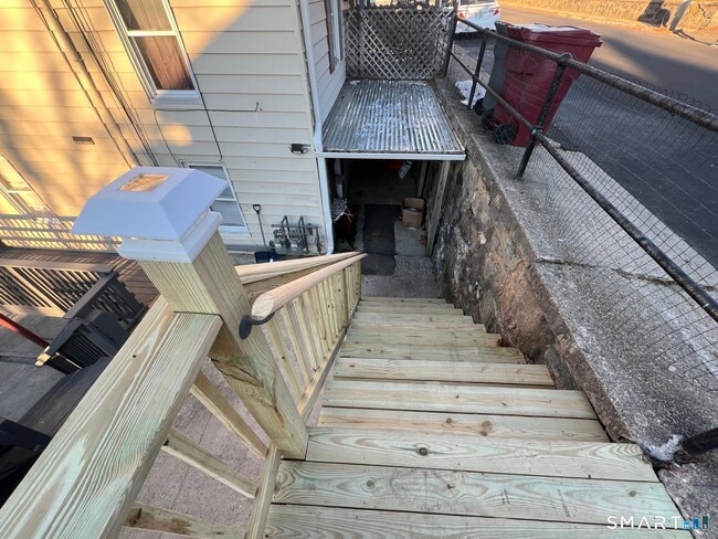 Building Photo - 90 Aetna St