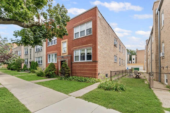 Building Photo - 2553 W Summerdale Ave Unit 2E Rental