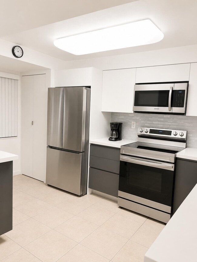 Photo - 450 Commodore Dr Unit 106