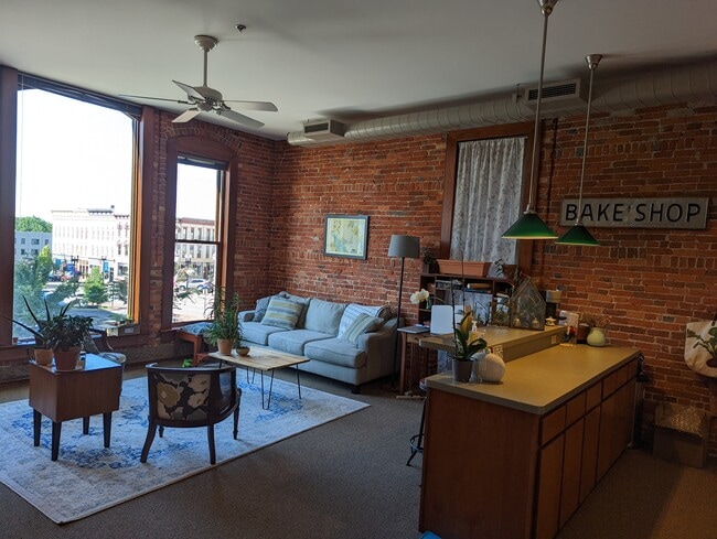 Photo - 117 N Market St Unit 200