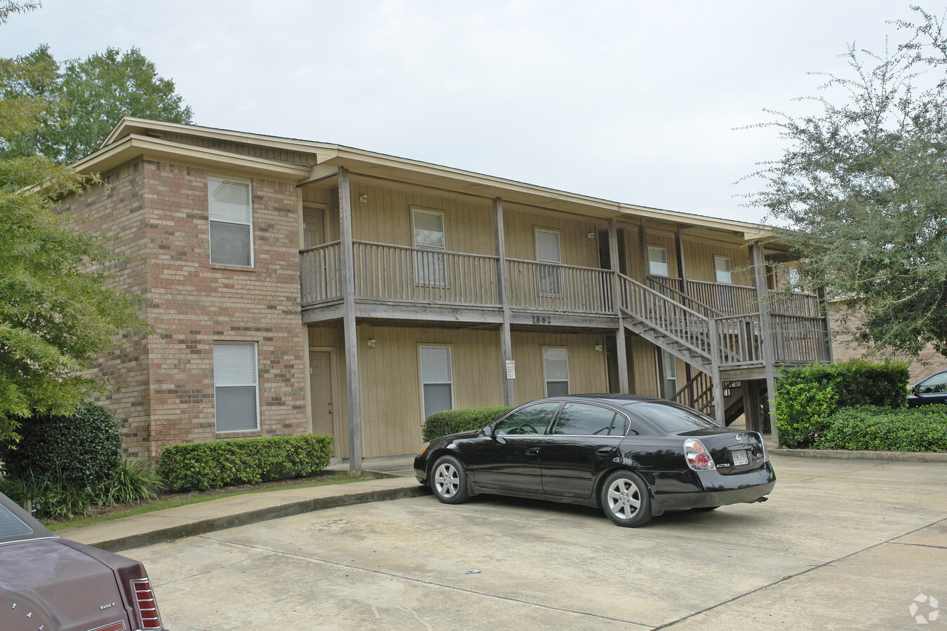 Creekside Apartments - Creekside Apartments