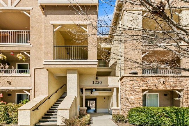 Remodeled Two Bedroom Condo in Whitney Ran... - Remodeled Two Bedroom Condo in Whitney Ran...