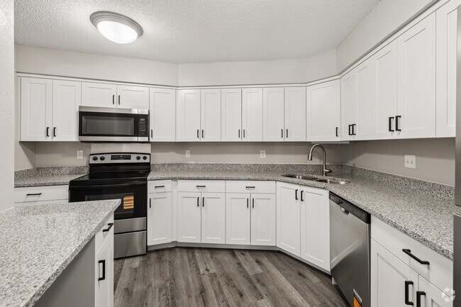 1BR, 1BA - 936SF - Kitchen - Thomas Lake Pointe