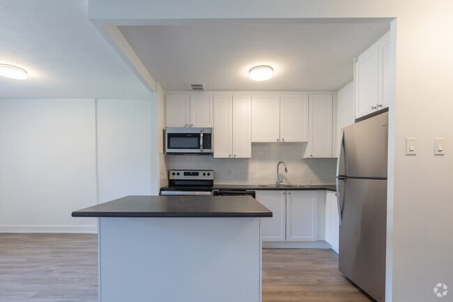 Building Photo - 6 Auburndale Ct