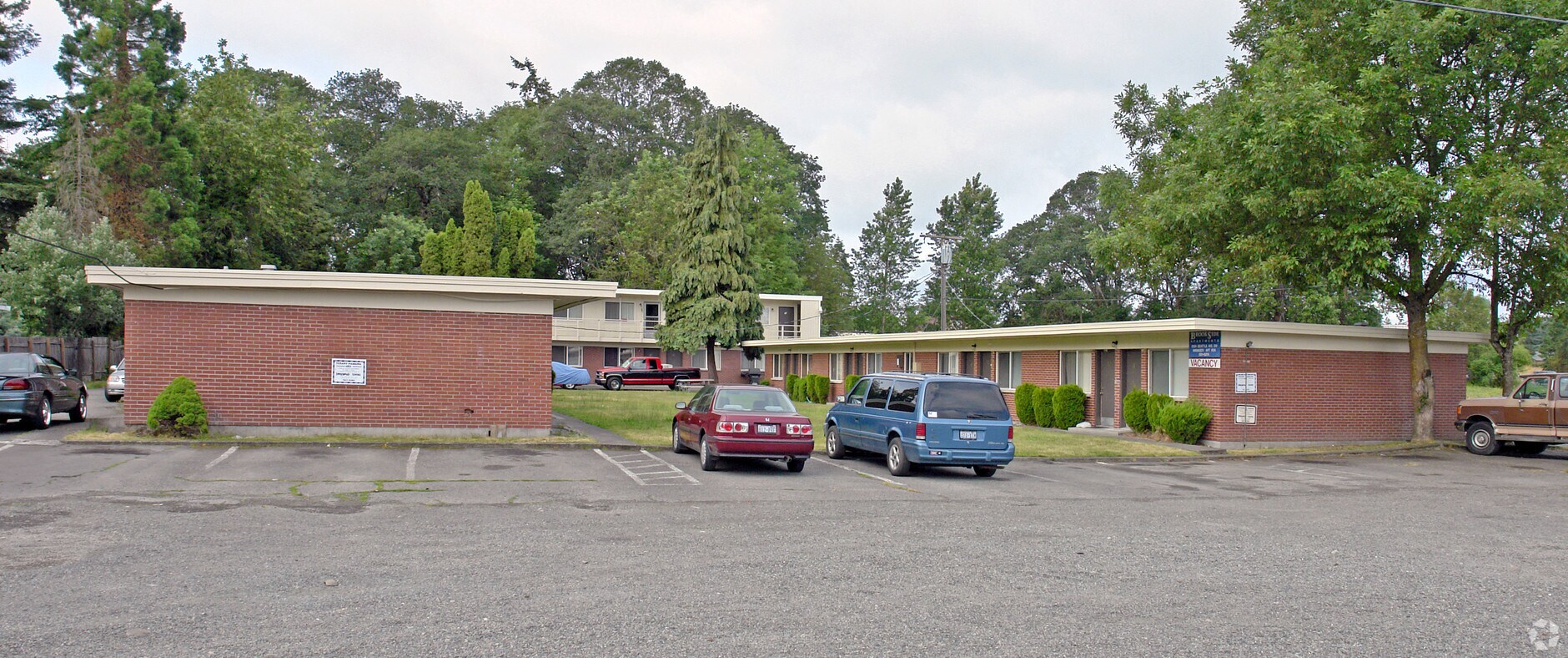 Brookside Apartments - Brookside Apartments