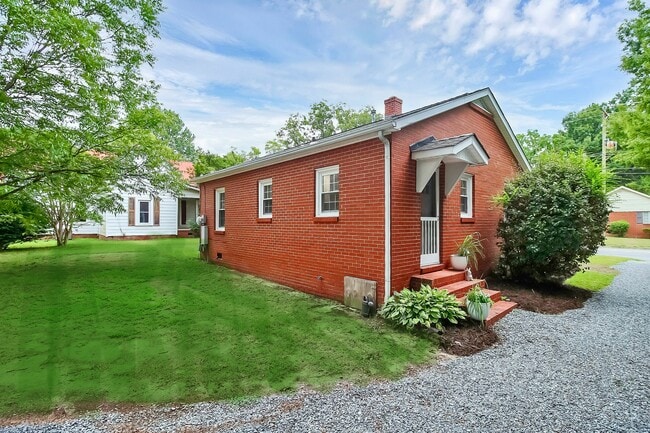Photo - 616 E Iredell Ave