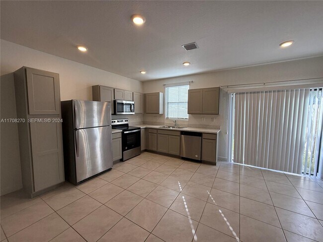 Photo - 434 NE 13th St