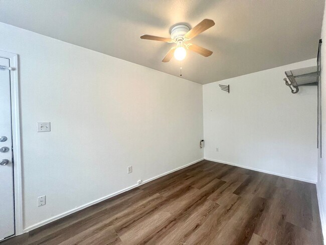 Photo - 1036 E 43rd St Unit B