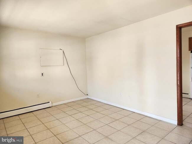 Photo - 120 E 4th St